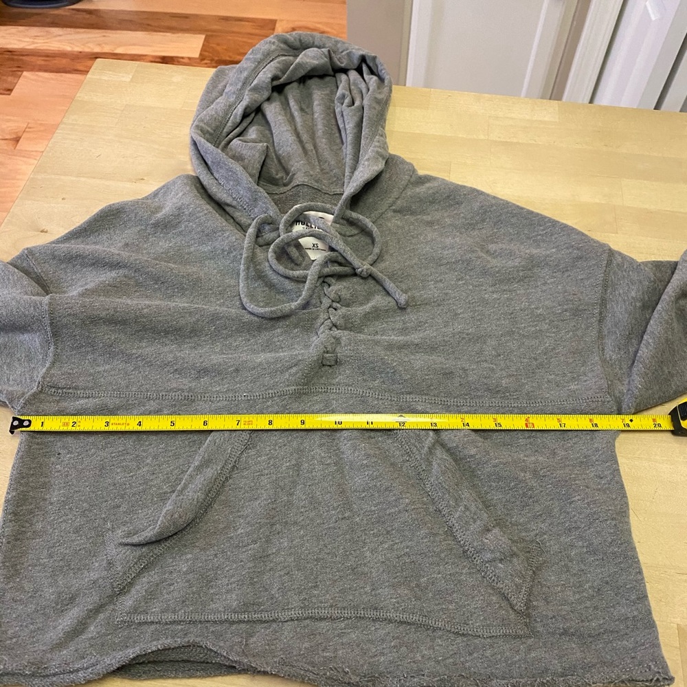 Holister cropped size XS grey hoodie {110} - Picture 6 of 8